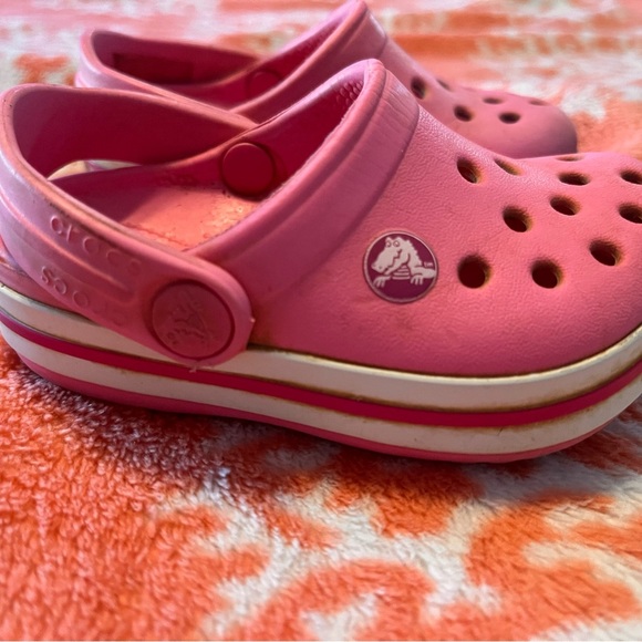 Kids Pink crocs - Picture 2 of 4